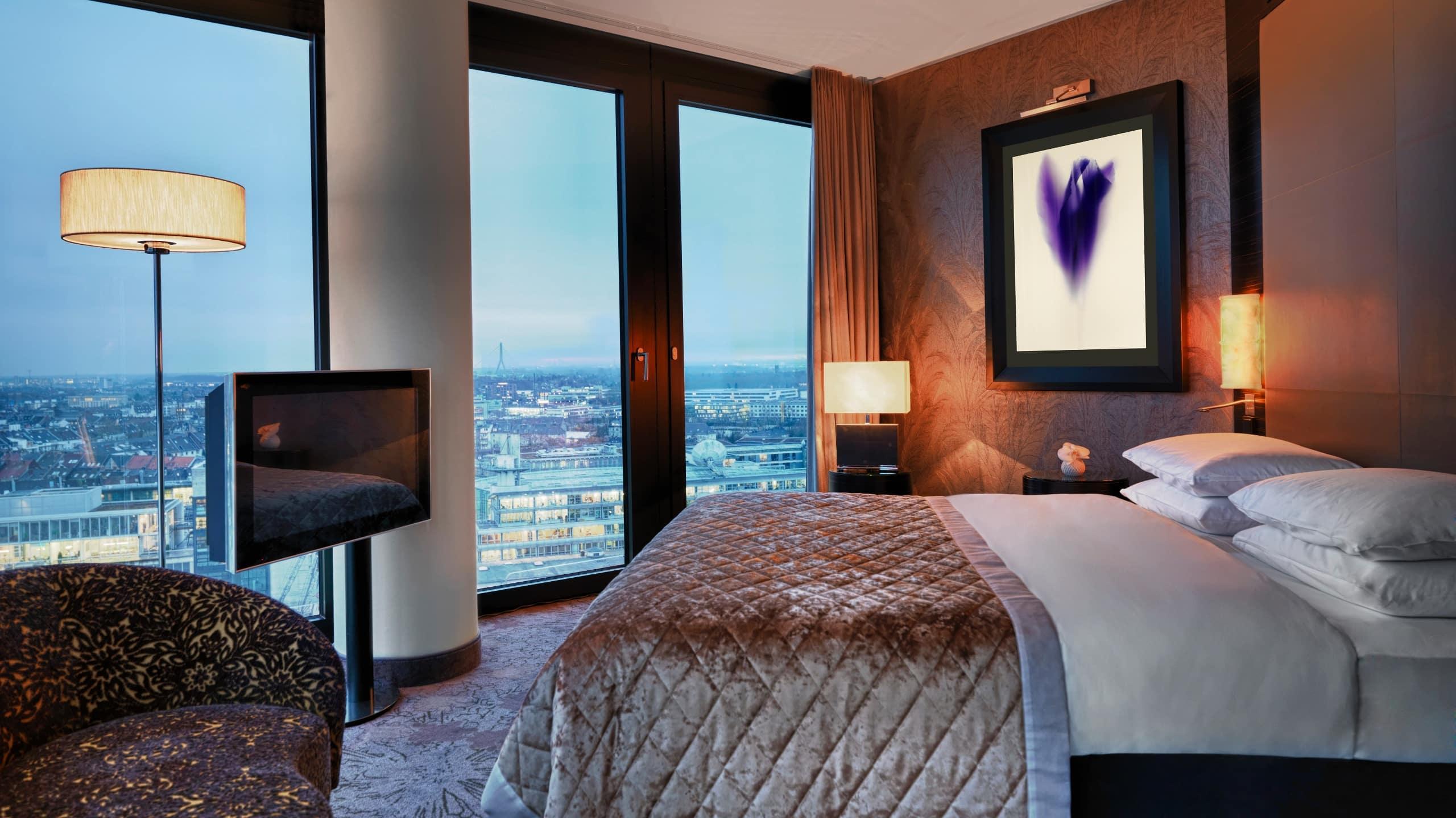 حياة ريجينسي دوسلدورف المظهر الخارجي الصورة A bedroom at the Mandarin Oriental, Munich